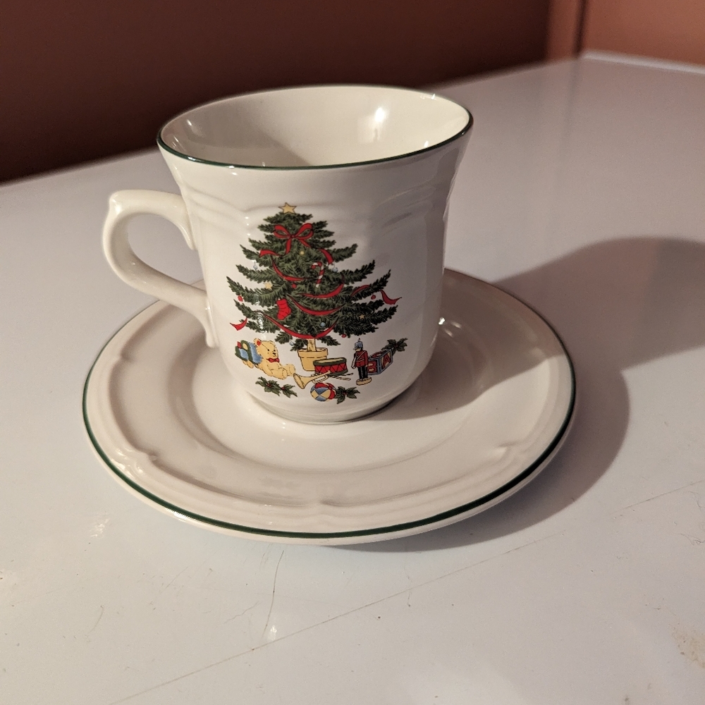 Vintage holiday Christmas salad plates and cups